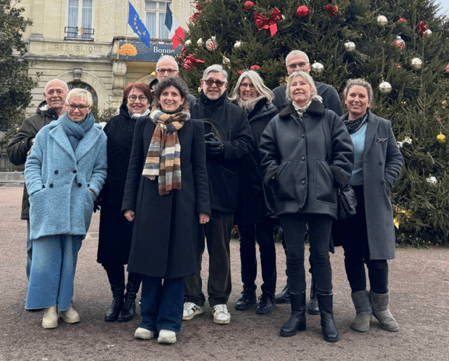 L'équipe municipale devant la mairie de Nogent-sur-Marne