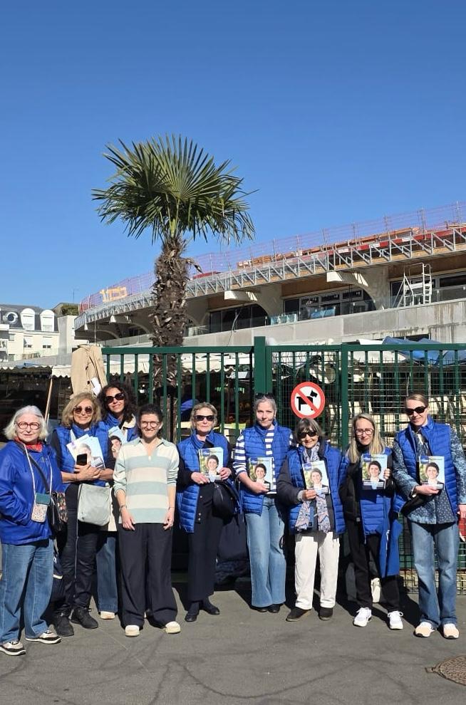 L'équipe au marché en gilets bleus - Mars 2026